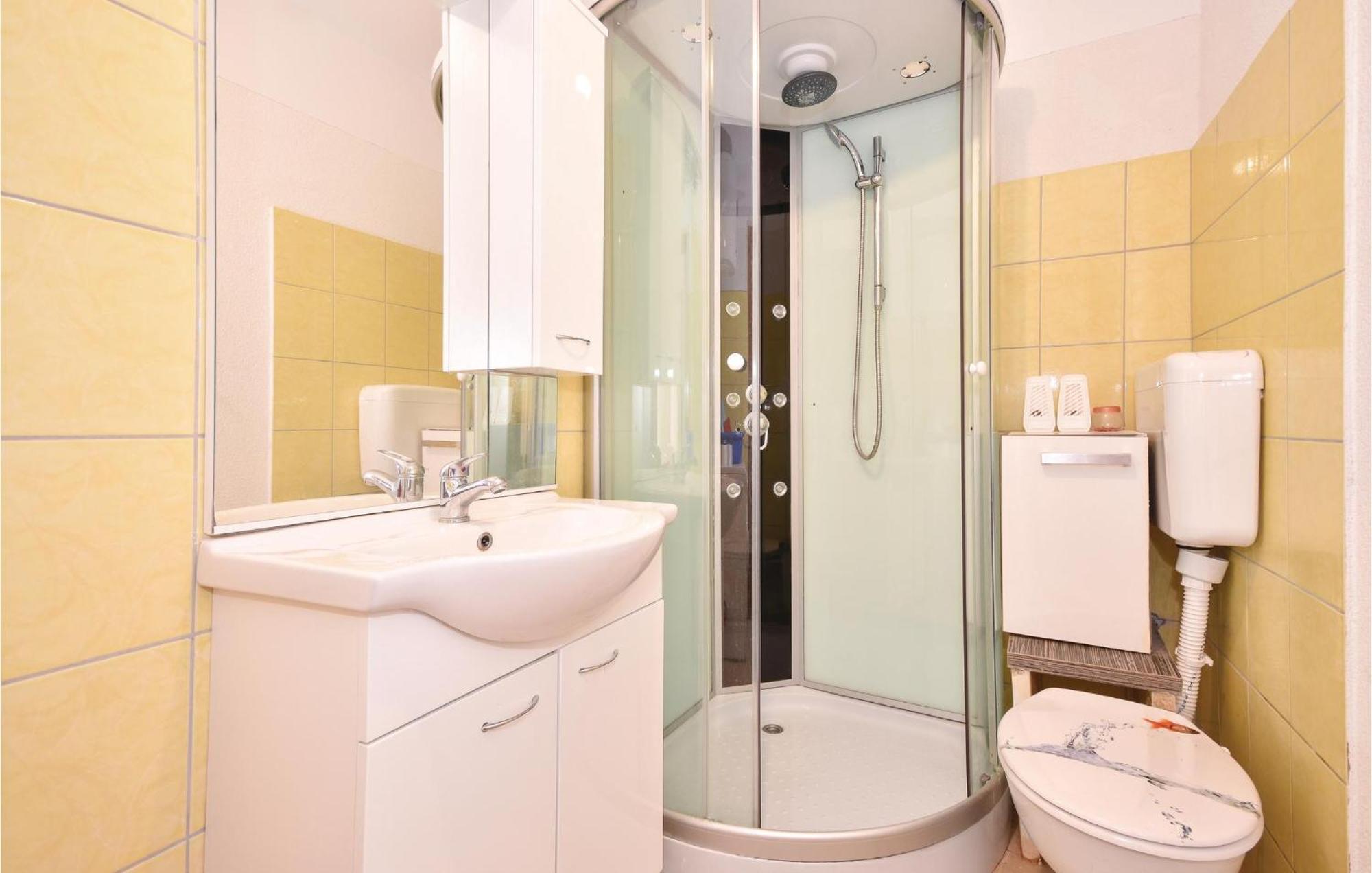 2 Bedroom Gorgeous Apartment In Stomorska Exteriér fotografie